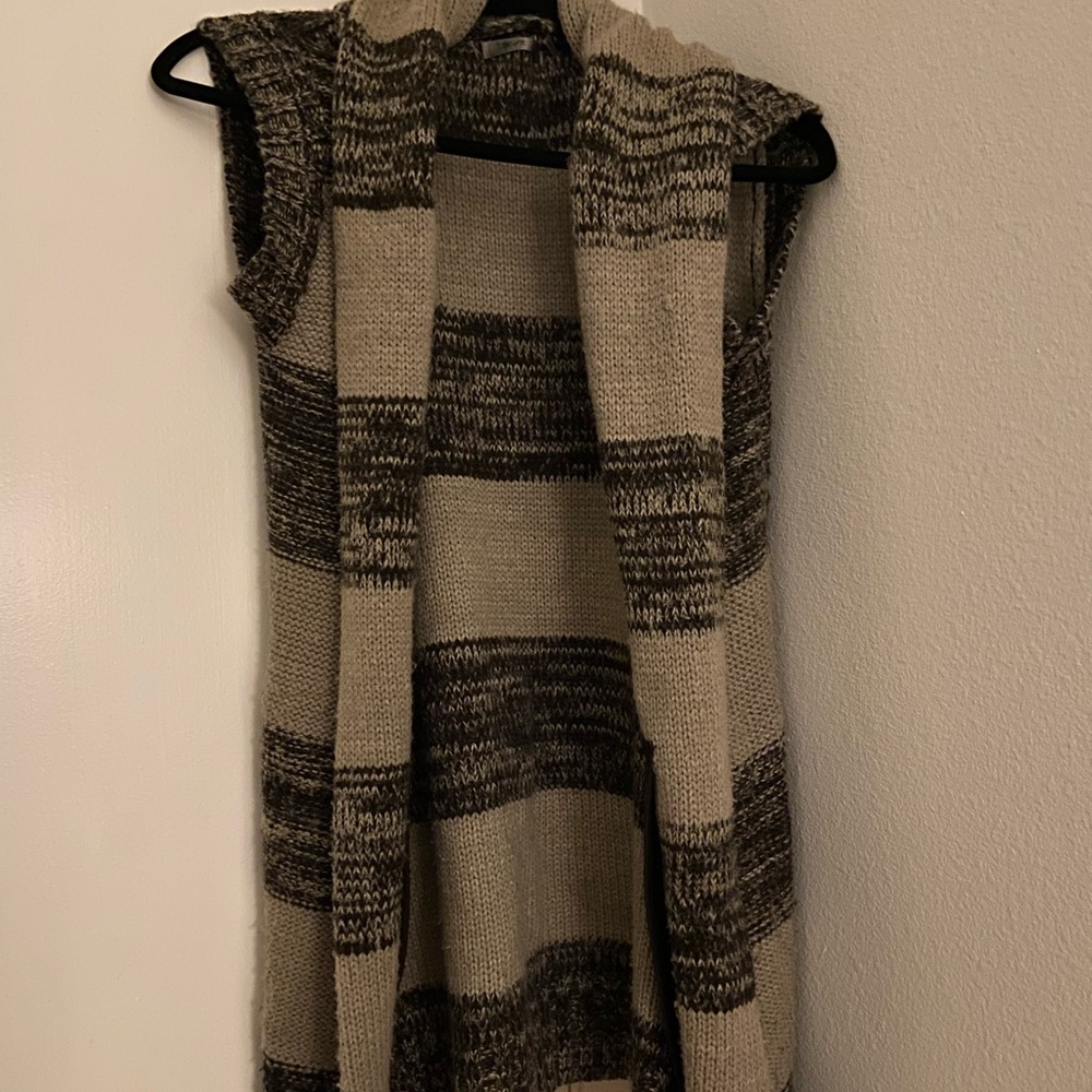 Knitted long short sleeve sweater